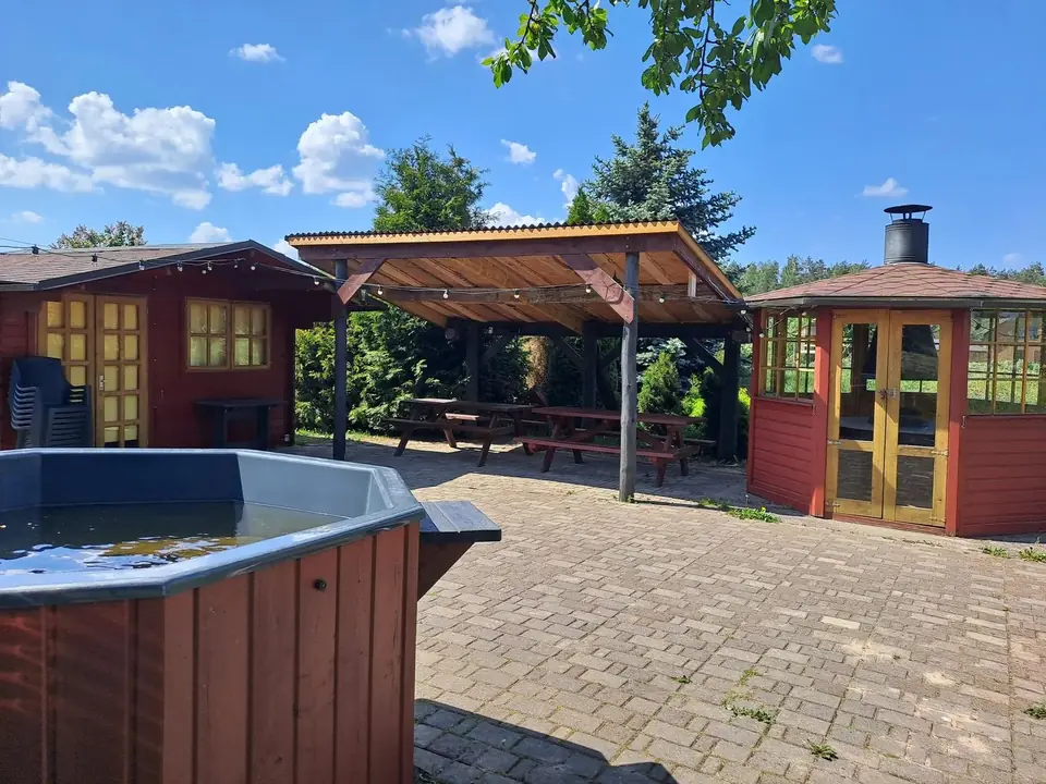Kubls, grila māja un nojume